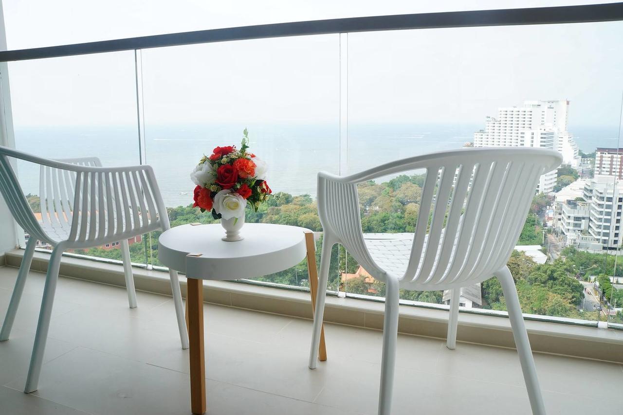 The Peak Towers Pattaya Apartment Exterior photo