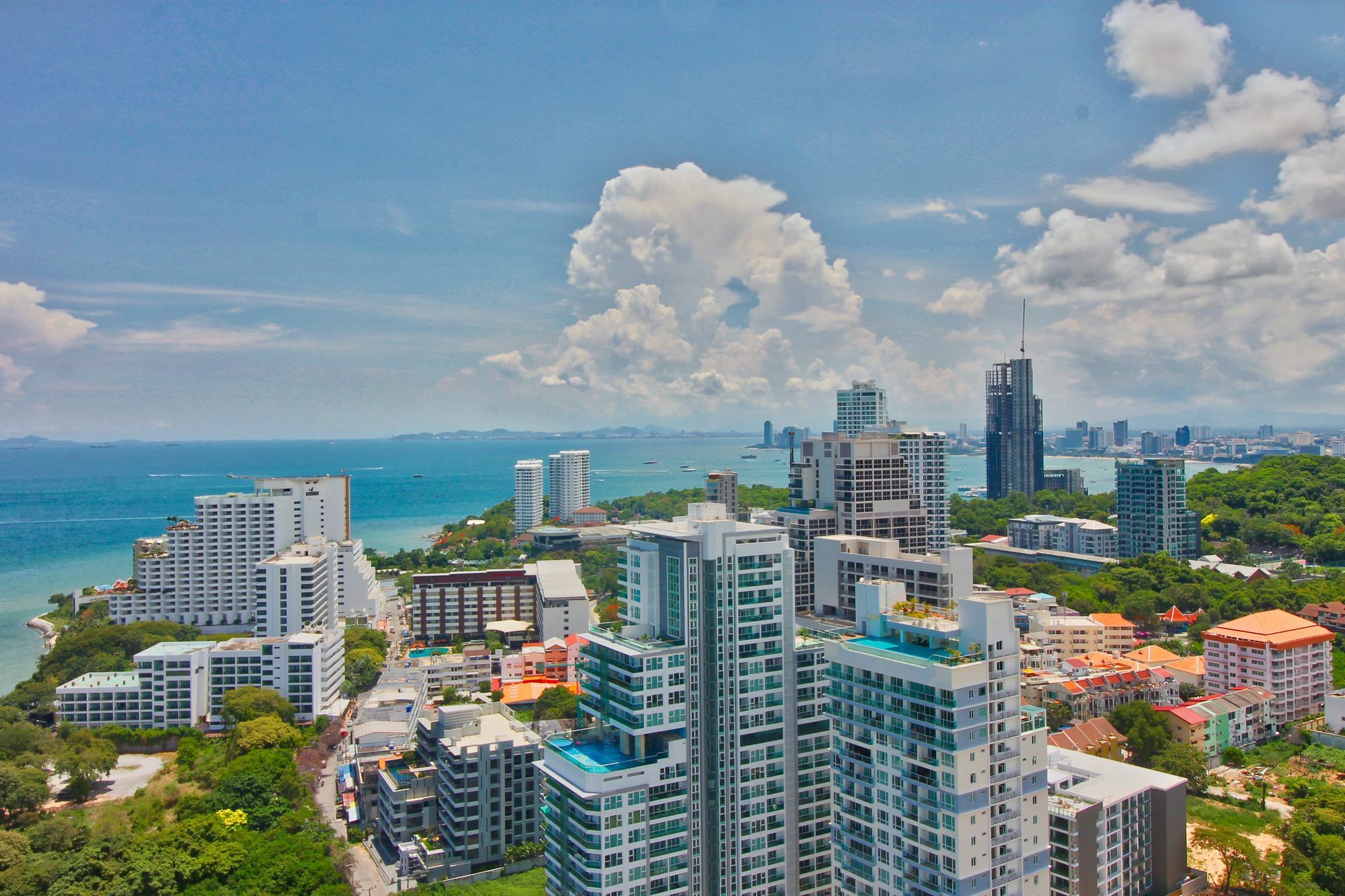 The Peak Towers Pattaya Apartment Exterior photo